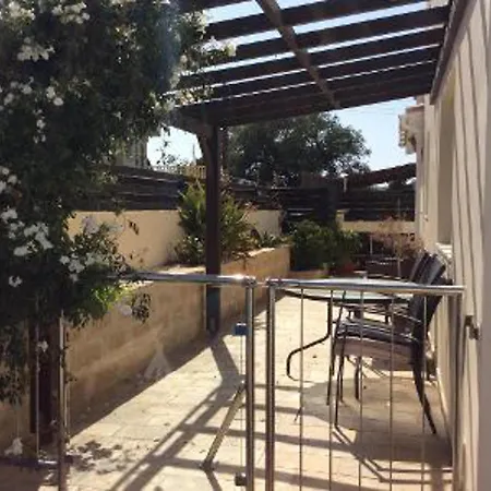 Idyllic 3 Bed With Stunning Views Pafos