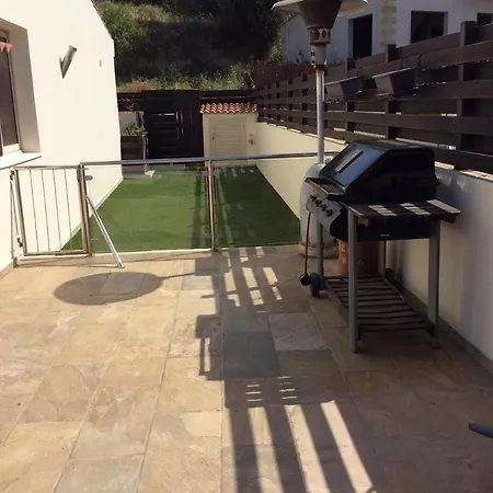 Idyllic 3 Bed With Stunning Views Pafos
