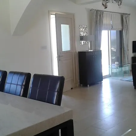 Idyllic 3 Bed With Stunning Views Pafos
